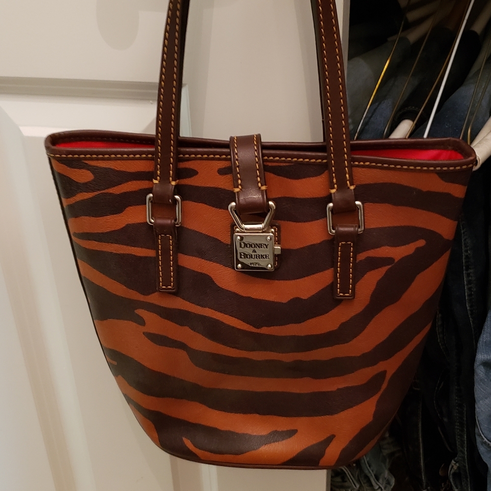 Small Dooney & Bourke Purse 10in tall 10in wide